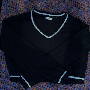 Black V-Neck cropped Sweater with White Trim🖤🤍